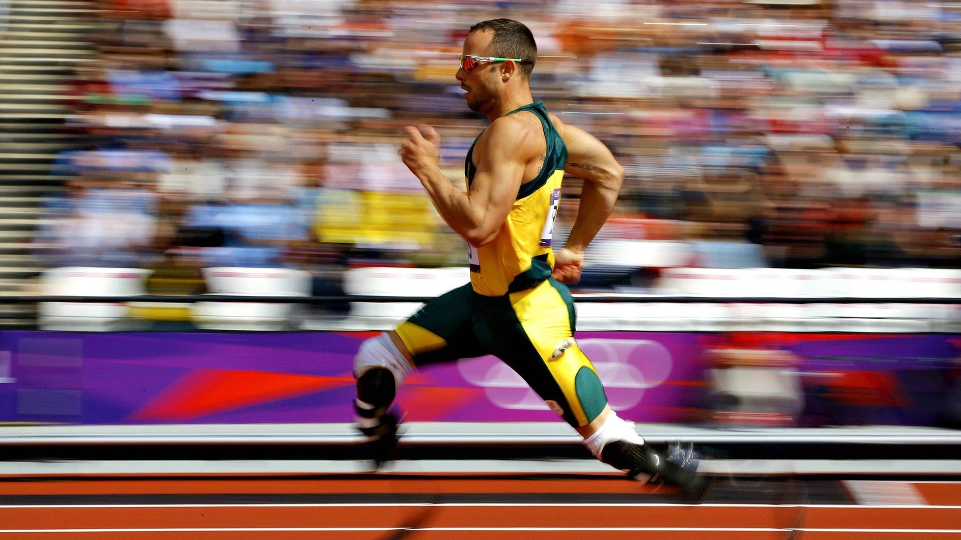 _水上摩托表演赛：速度与水花的极限角逐_，水上摩托车价格是多少