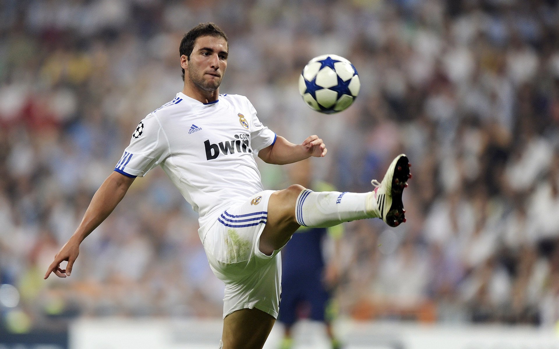 川崎前锋与横滨水手激烈对决，川崎前锋 vs横滨水手