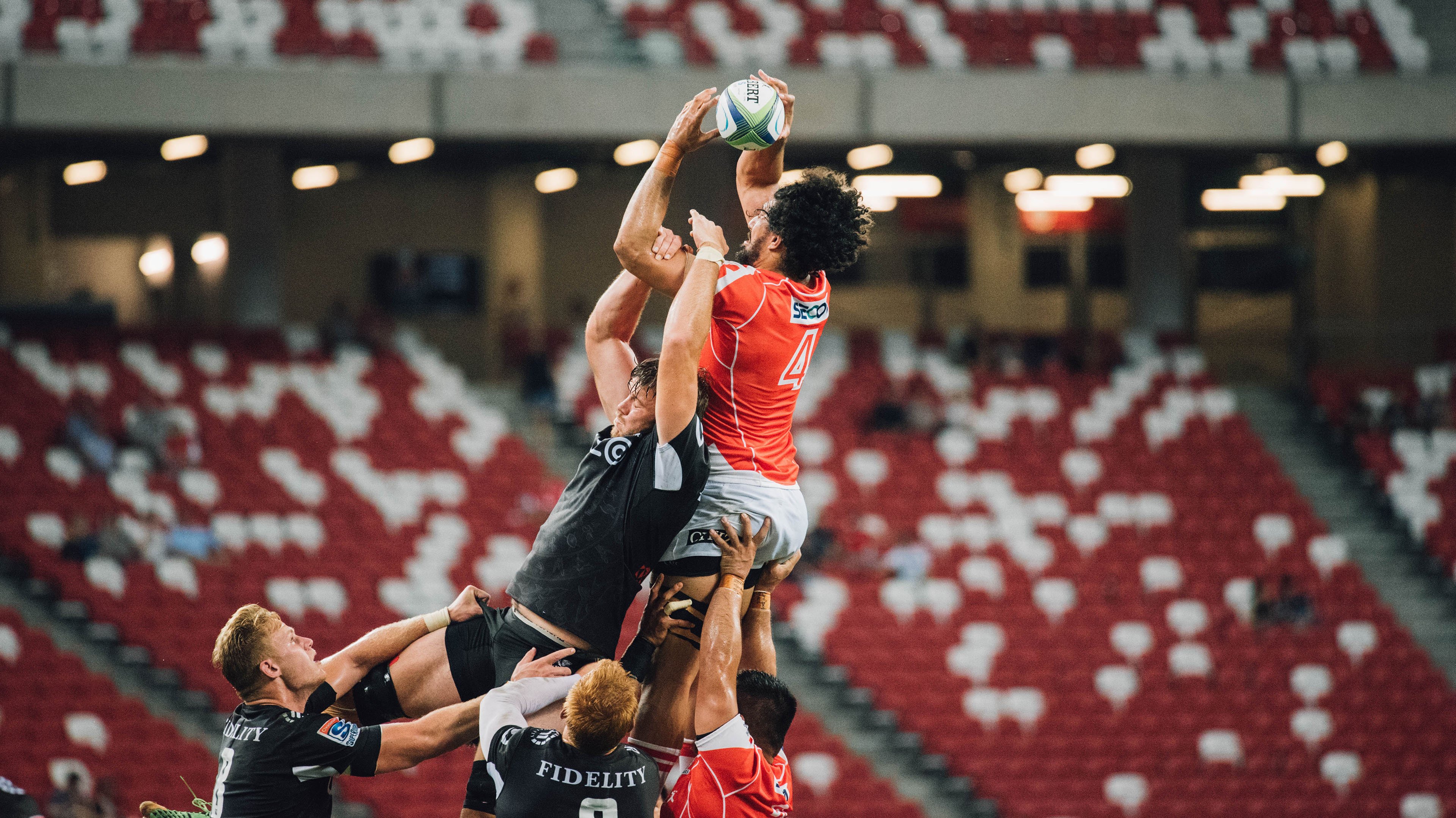 英国球员签约东亚俱乐部，融入新文化打球，亚洲英国队