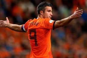 开云体育登陆入口-南特后防连续失球，主帅或将调整战术，南特球衣