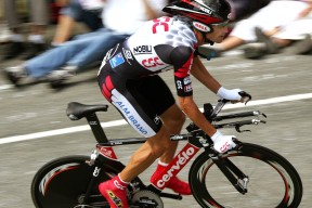 电竞主播多元内容创作与粉丝经济价值挖掘实践